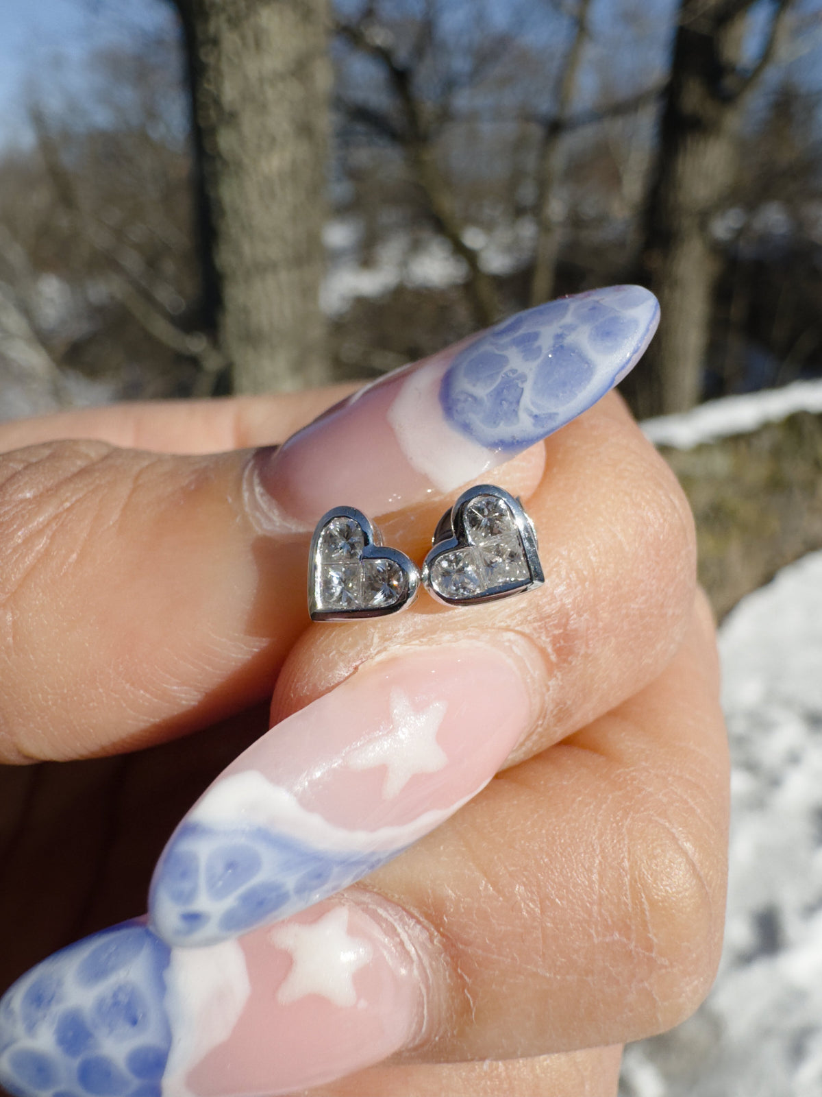 18K White Gold Heart-Shaped Diamond Stud Earrings