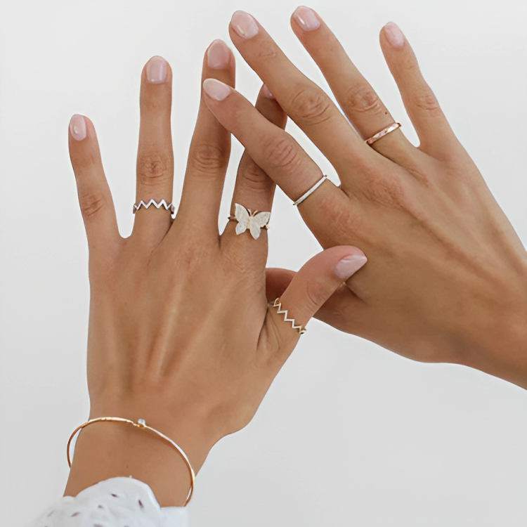 How to Wear Multiple Rings at One Time: A Complete Guide – Elise Jewelry