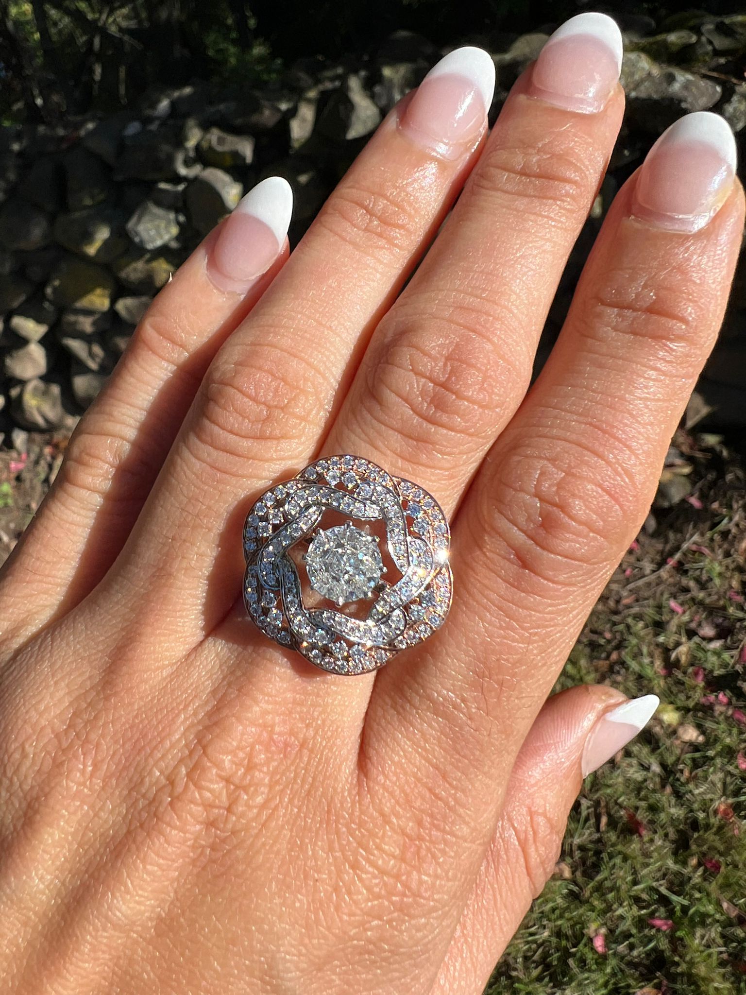 14K Rose Gold Round Floral Pattern Diamond Ring