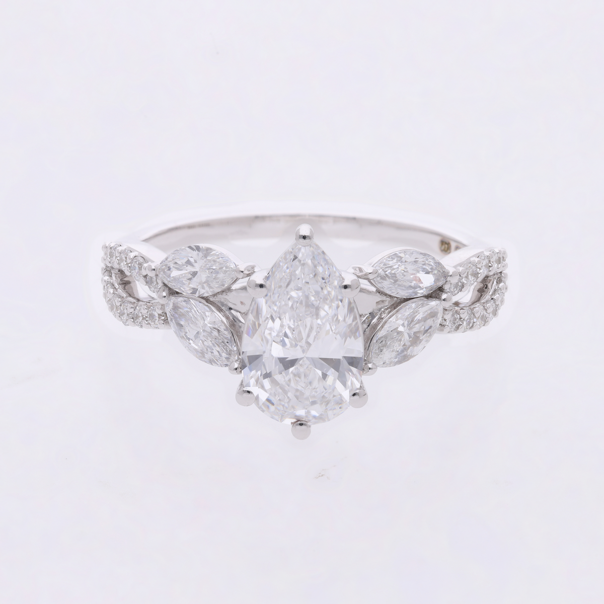 14k Yellow Gold |💍 VS Pear, Marquise & Round Cut Lab-Grown Diamond Engagement Ring | Unique Three-Shape Design ✨💖