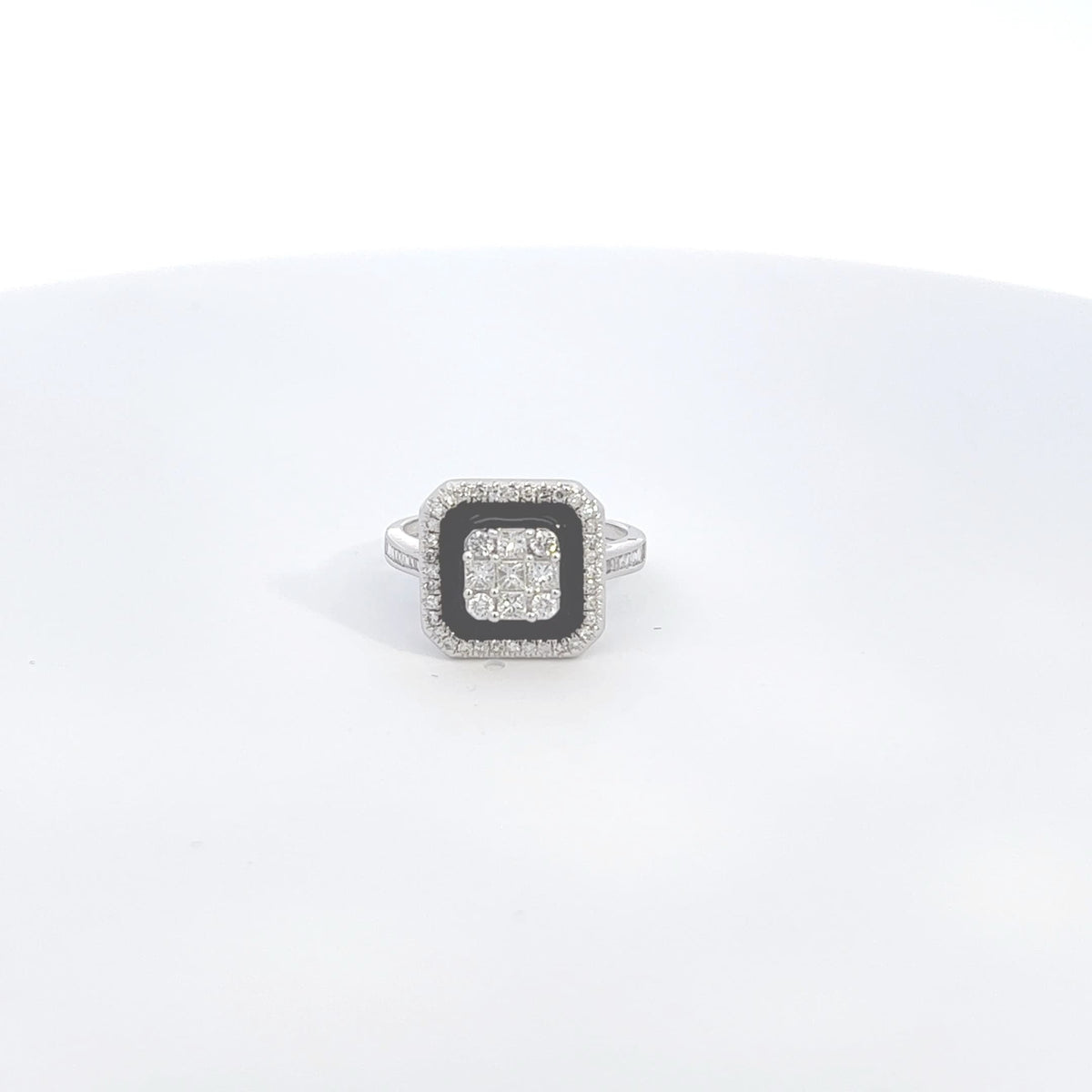 18k White Gold Diamond Ring: Unisex Emerald Pattern
