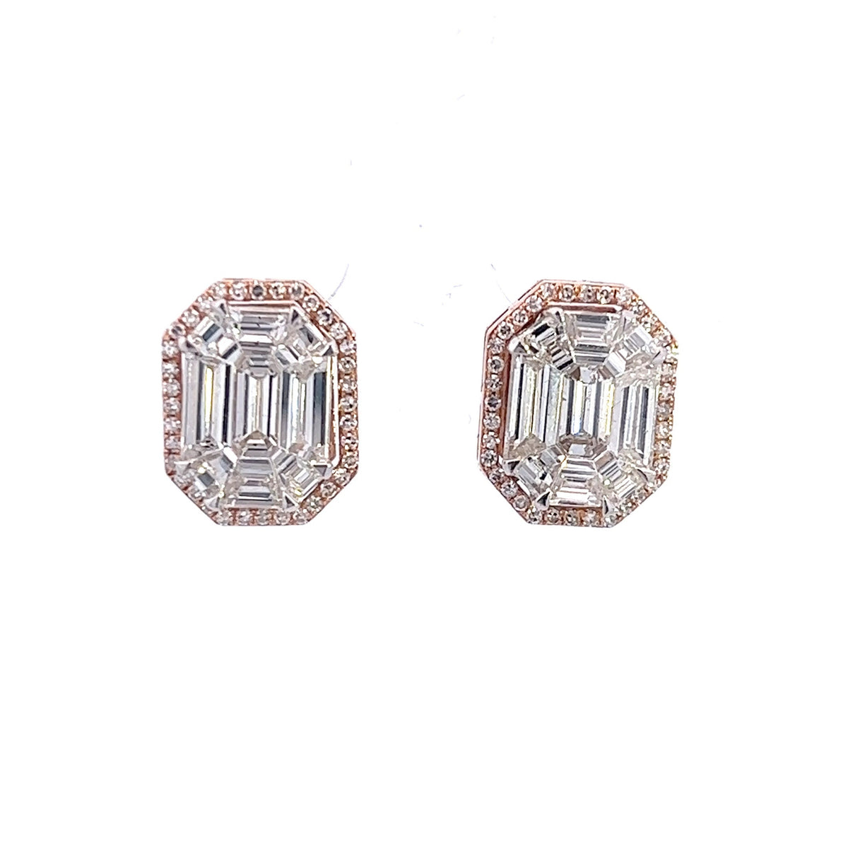 18k rose gold earrings boast an emerald-shaped design with a crown motif, featuring exquisite VS1+ quality natural diamonds.
