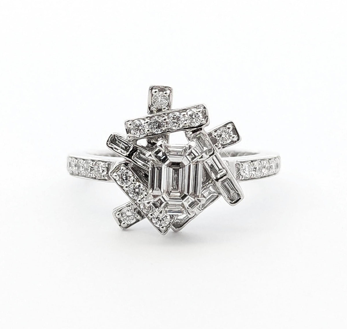 18k White Gold Diamond Ring: Exquisite Fancy Design, 0.98 ct Diamonds