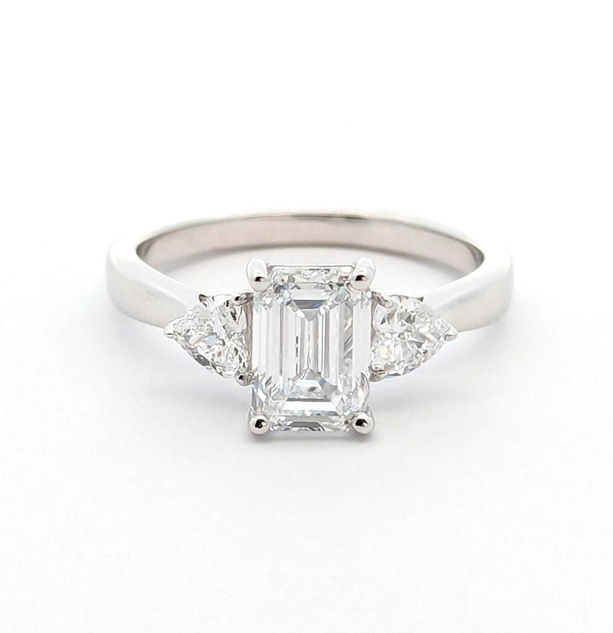2 CT VVS Lab Grown Emerald Center Stone Luxury Engagement Ring with 14k White Gold | Engagement Ring | Fine Jewelry | Gift for Her