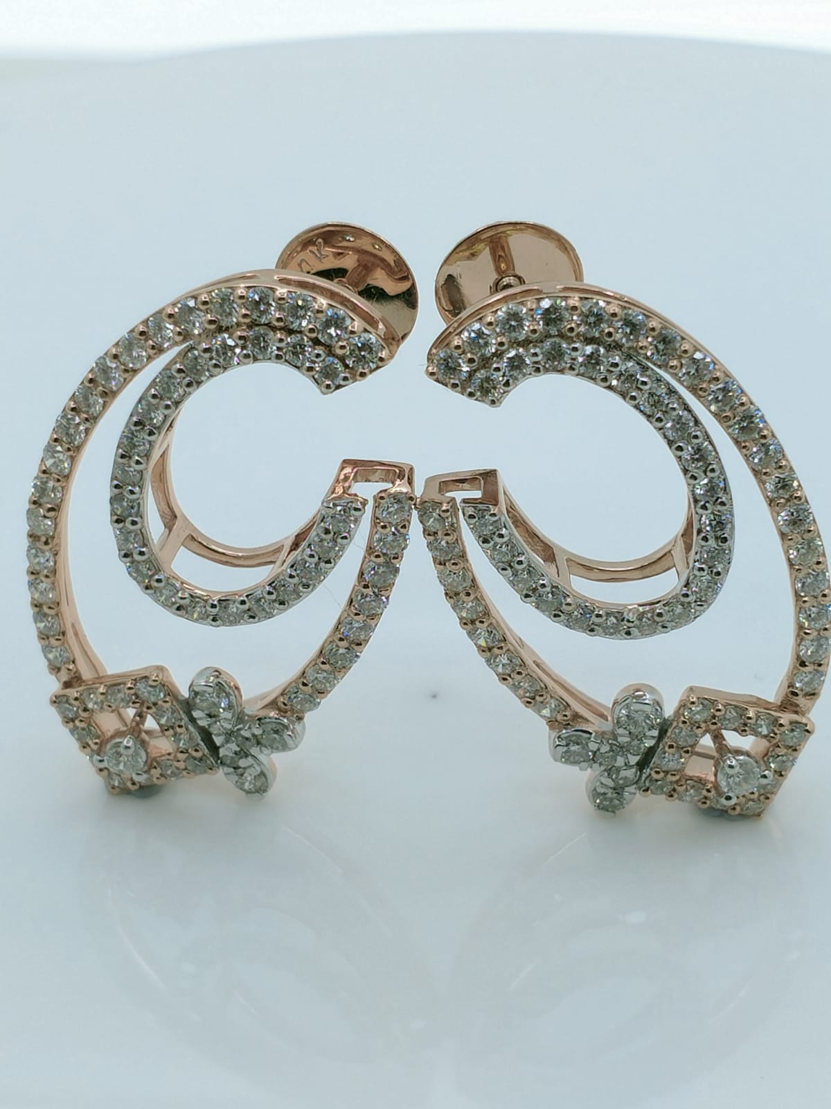 Elegant Design Round Pave Setting Diamond Gold Hoop Earring