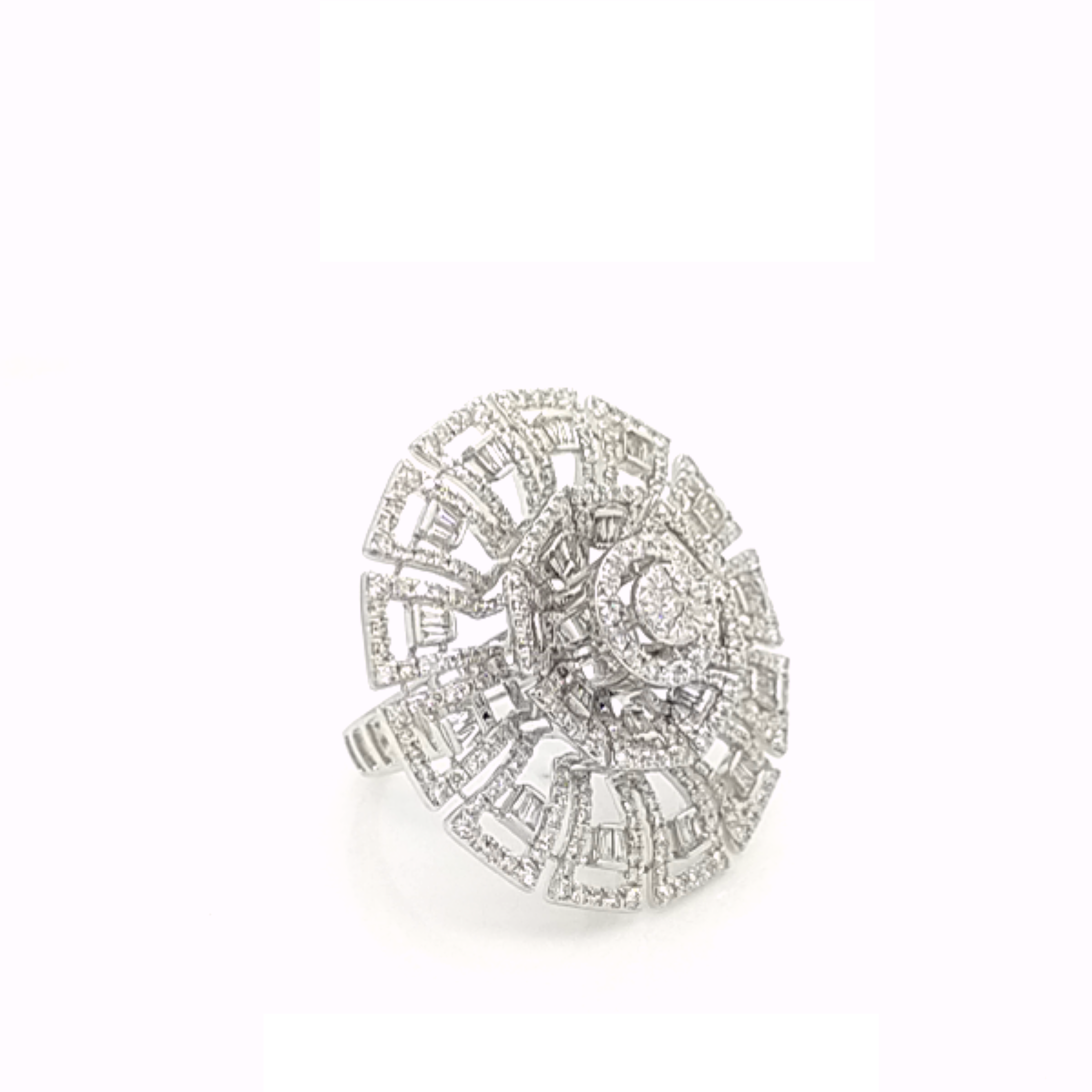 Round & Baguette Illusion Cut Heavy Floral Gold Diamond Ring