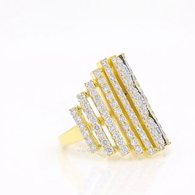 Elegant Round Cut Cluster Cocktail Diamond Gold Ring