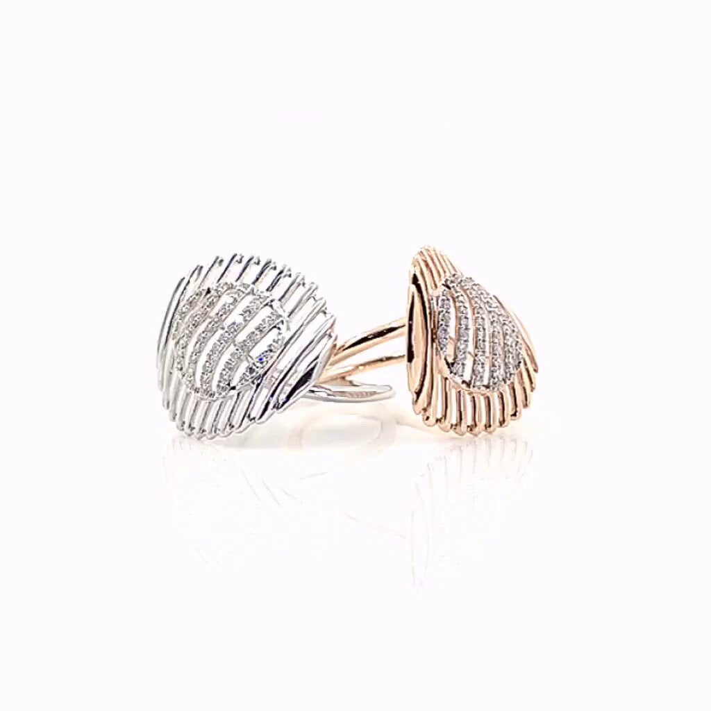 Round Stone-Studded Classic Diamond Gold Engagement Ring