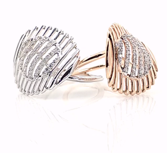 Round Stone-Studded Classic Diamond Gold Engagement Ring