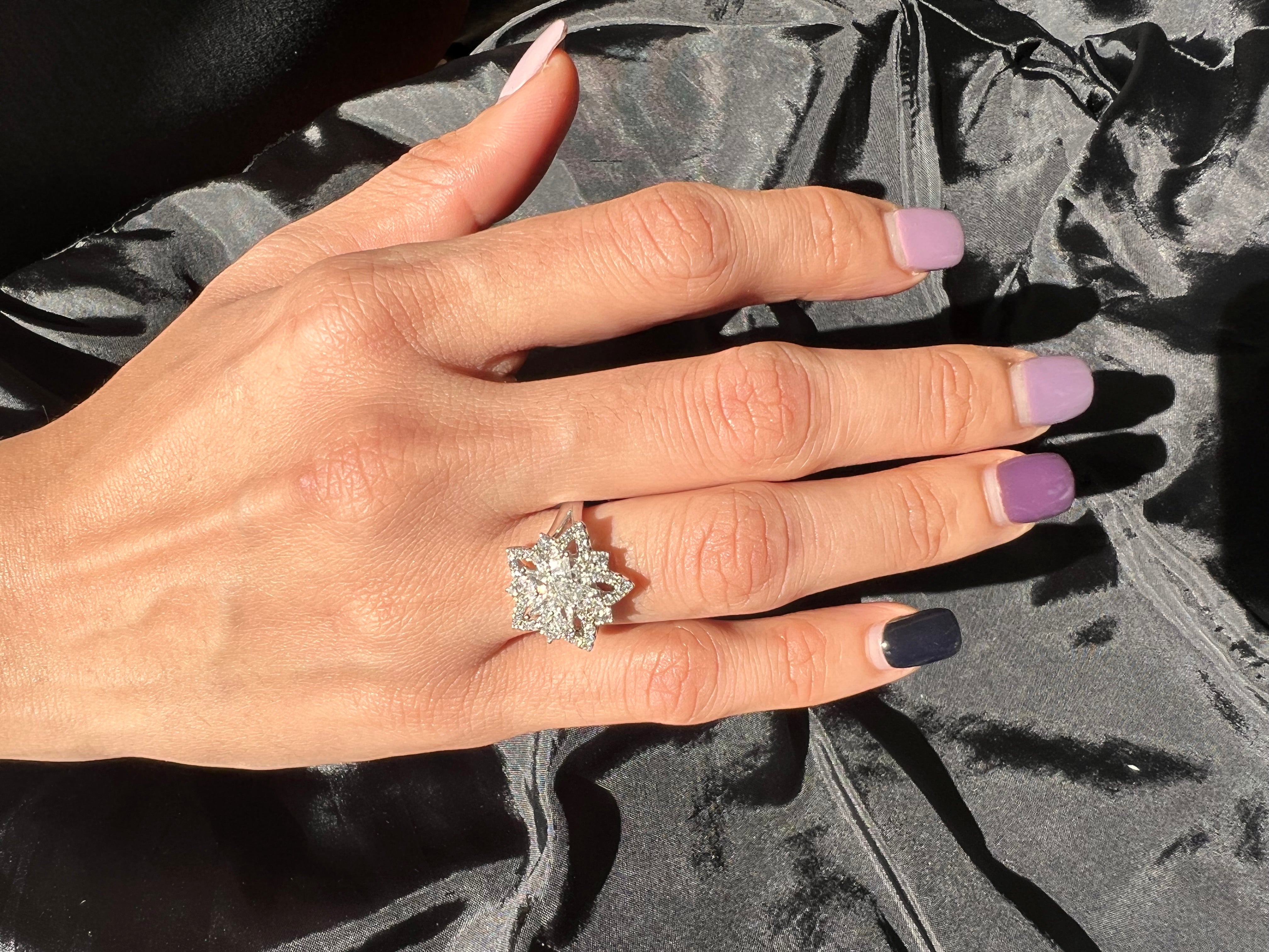 Round & Star Illusion Cut Flower Halo Cluster Diamond Gold Engagement Wedding Ring