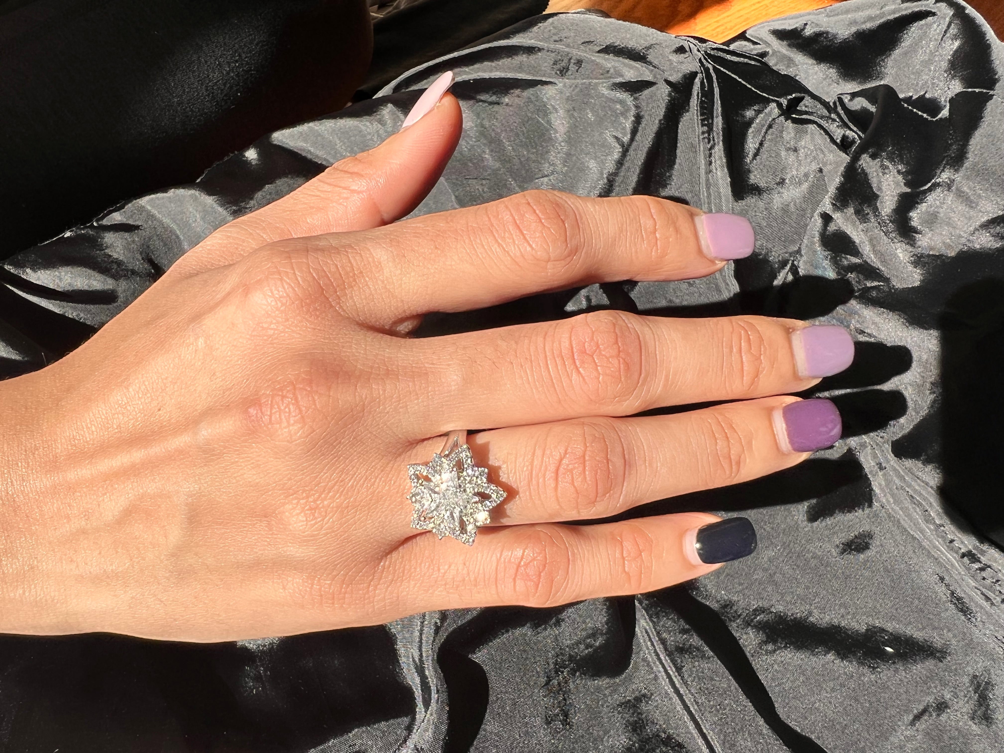 Round & Star Illusion Cut Flower Halo Cluster Diamond Gold Engagement Wedding Ring